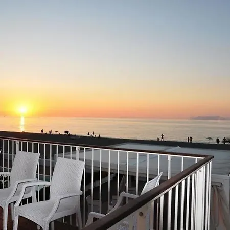 Charmante Mit Grosser Terrasse Apartment Pezzi di Gala