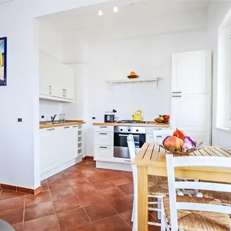 Charmante Mit Grosser Terrasse Apartment *