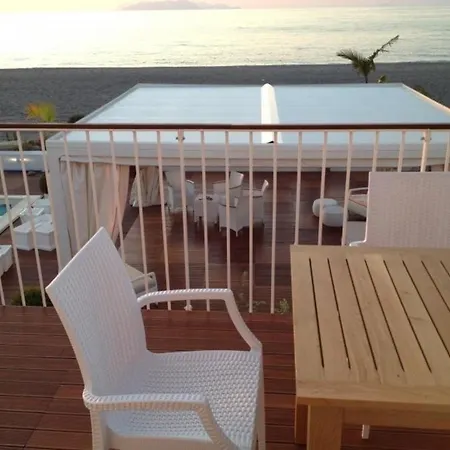 Charmante Mit Grosser Terrasse Apartment Pezzi di Gala