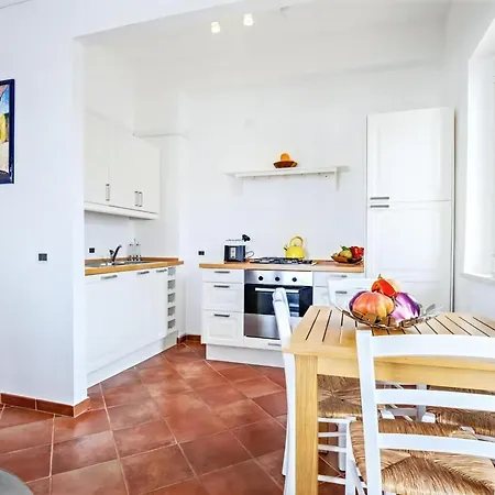 Charmante Mit Grosser Terrasse Apartment Pezzi di Gala